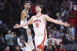 重坦推进！申京背打碾压文班 顶进内线强起打进